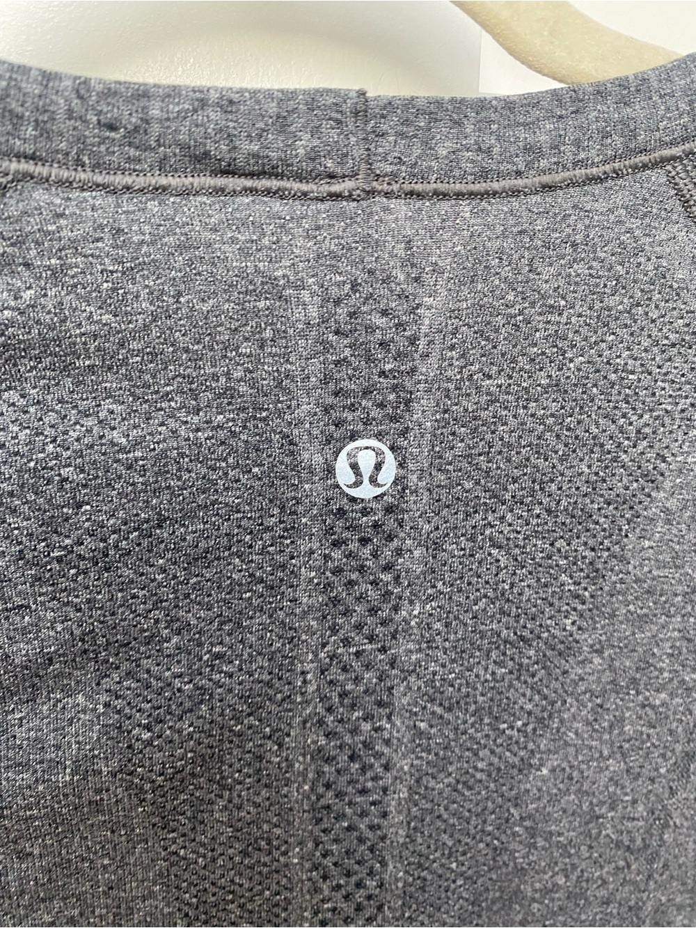 Lululemon swifty tech gray shirt sleeve top size 6 - Picture 4 of 5